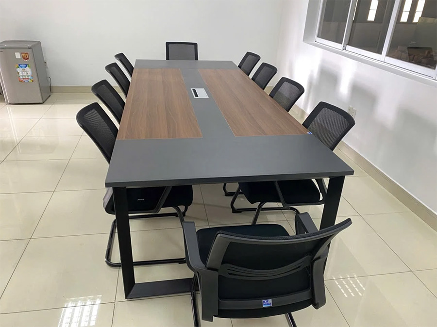 Kích thước của ghế GL421 phù họp với nhiều không gian văn phòng
