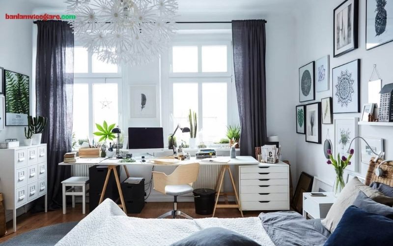 Đặt bàn làm việc cạnh cửa sổ để thoải mái