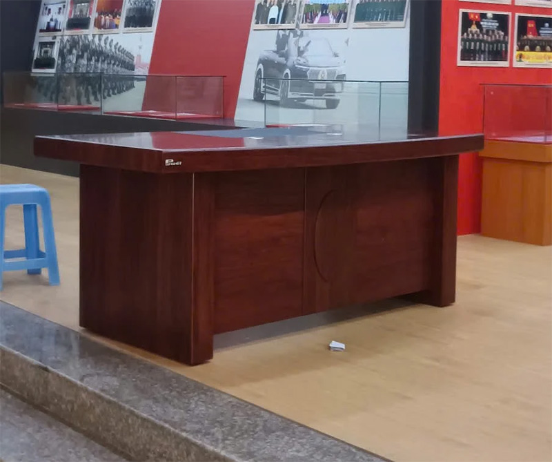 Trải nghiệm thực tế của bàn DT1890H4 dành cho phòng lãnh đạo 