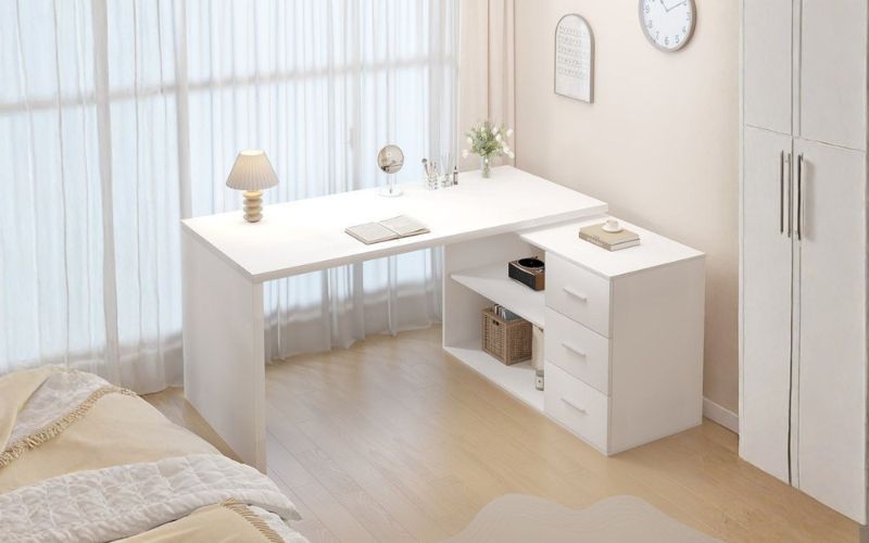 Bàn được thiết kế hộc tủ tiện lợi