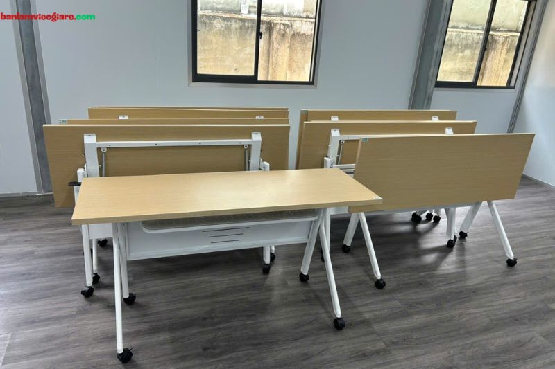 Lắp các phụ kiện đi kèm với bàn và hoàn thiện 