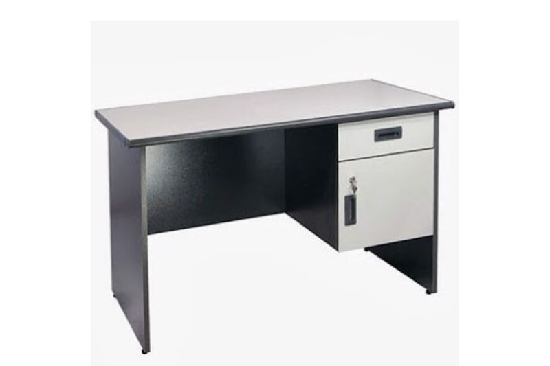 Bàn BG04 tích hợp hộc cánh mở và ngăn kéo liền bàn