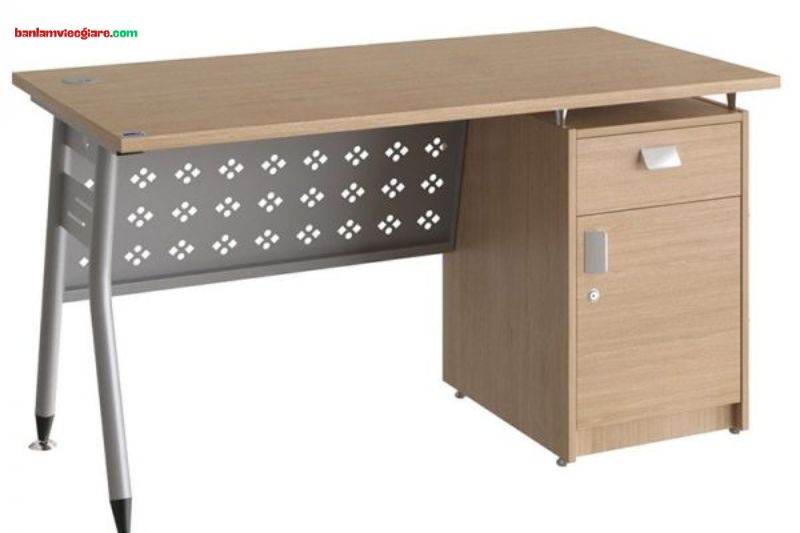 Bàn làm việc dài 1m8 chân sắt kết hợp với nhiều tiện ích hữu dụng