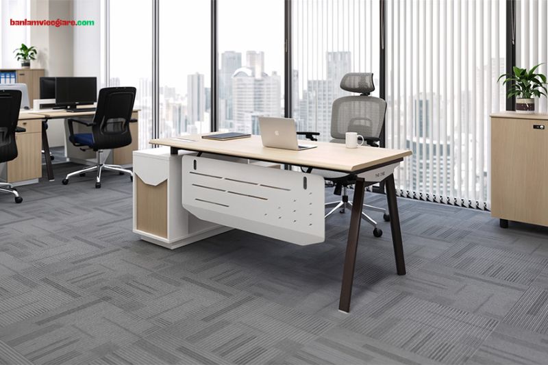 Bàn làm việc 1m8 chân sắt NTVP1812C17 phù hợp với nhiều không gian hiện đại