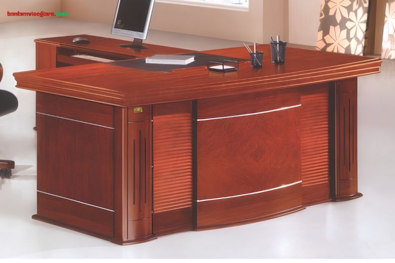 Bàn DE10108 nổi bật với mặt bàn uốn cong sang trọng